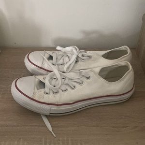 White converse low tops
